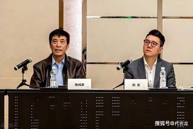 男女边吃奶边做边爱视频