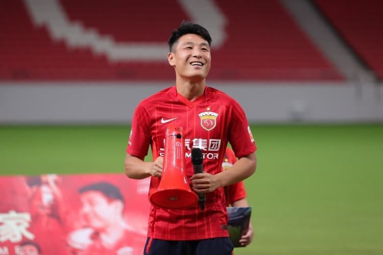 客厅挺进美艳老师后臀护士
